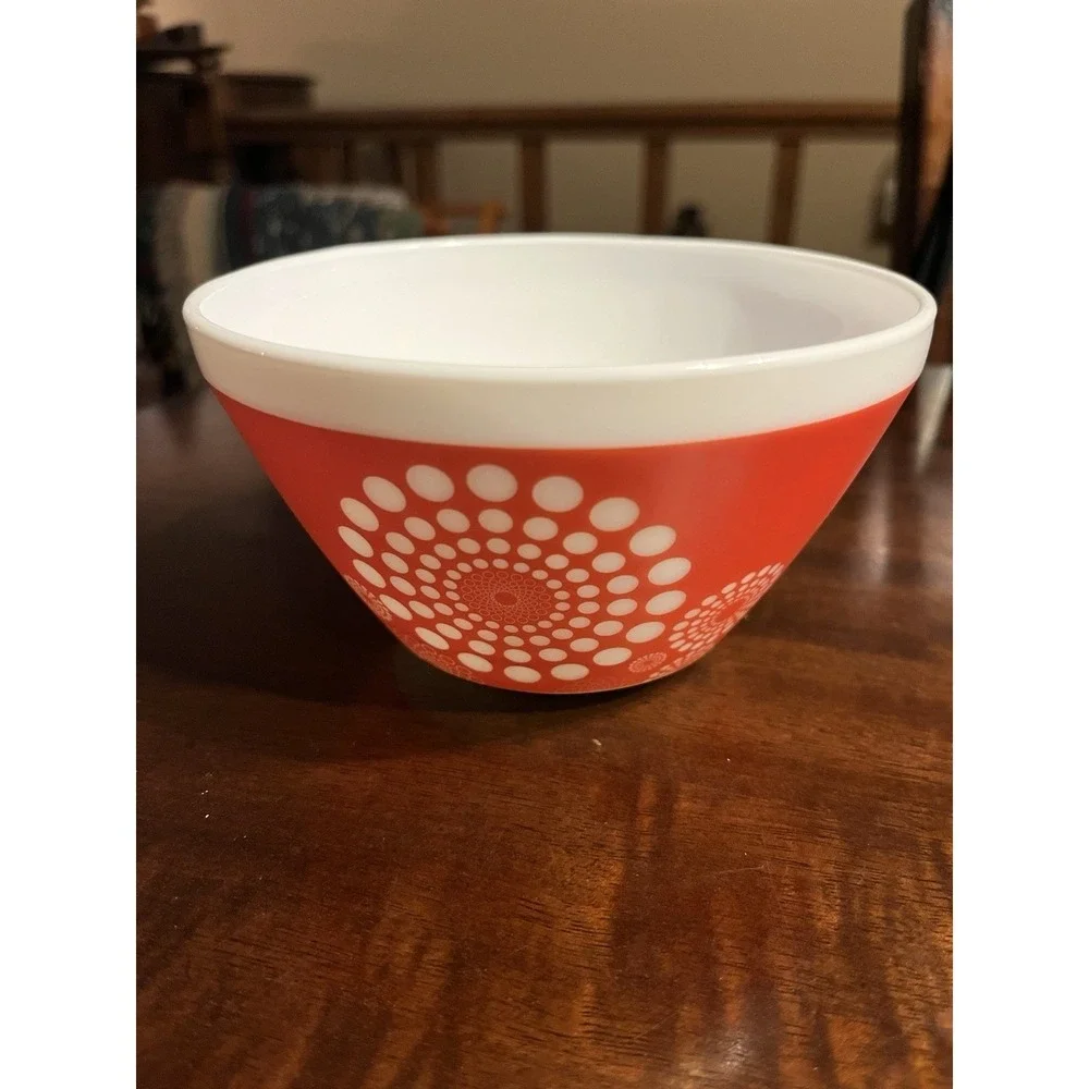 Pyrex Vintage Charm SPOT ON Mixing Bowls Set of 2 Orange White Medallion Dot